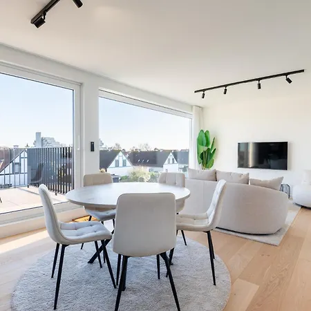Stylish In With Pool And Garage Apartamento *