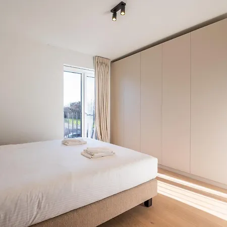 Stylish In With Pool And Garage Daire
