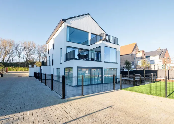 Apartment Stylish In With Pool And Garage